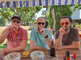 Firmenevent der 2sic: Ein Nachmittag voller Grillen, Baden und Zigarren