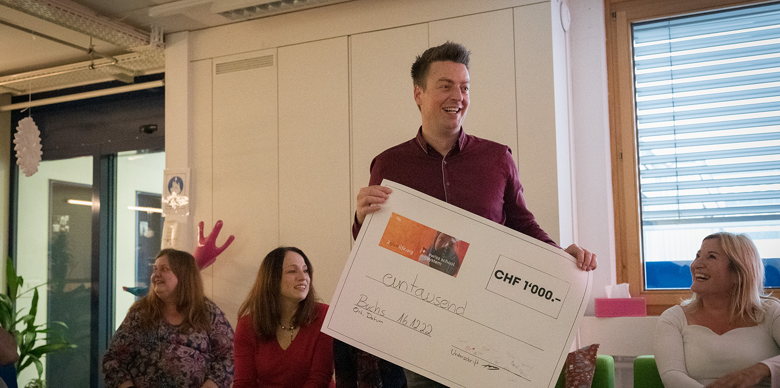 Das 2sic Team unterstützt Swiss School System mit CHF 1000.00