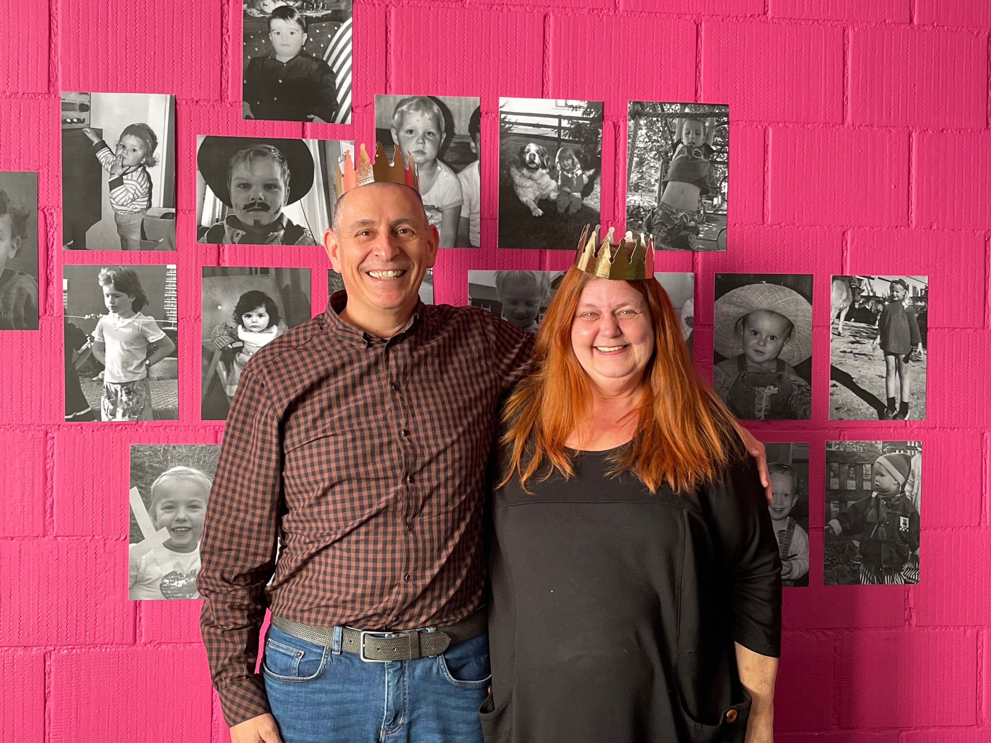 2sic gratuliert der Königin und dem König